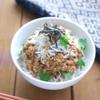 包丁いらずで朝ラク！手軽に作れる「丼」朝ごはんレシピ3選