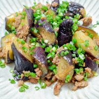 秋ナスがとろ～り♪ご飯が進む「なすと豚ひき肉のオイぽん炒め」