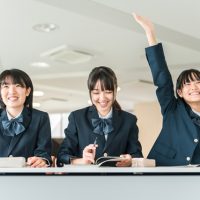 「授業中」を2単語の英語で言うと？