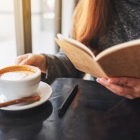 本を読みたいのに続かない…秋から始めたい「朝読書」のコツ3つ