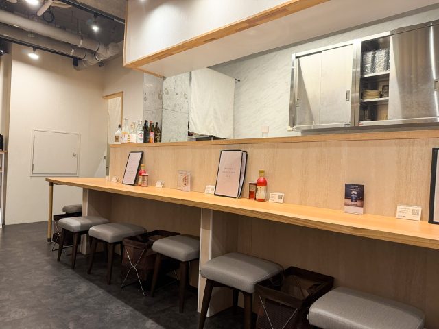 鎌倉だし巻き亭の店内