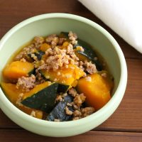 レンジで簡単！食材2つの「ほっこりかぼちゃのそぼろ煮」