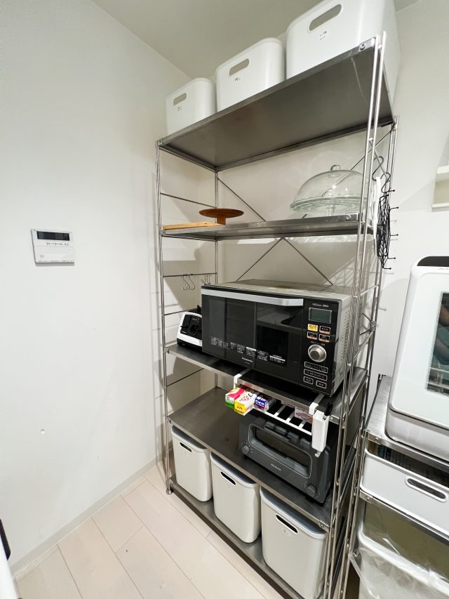 余白を残したキッチン棚