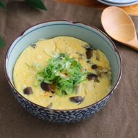レンジで完成！包丁いらずの「鶏肉としめじのふわふわ茶碗蒸し」