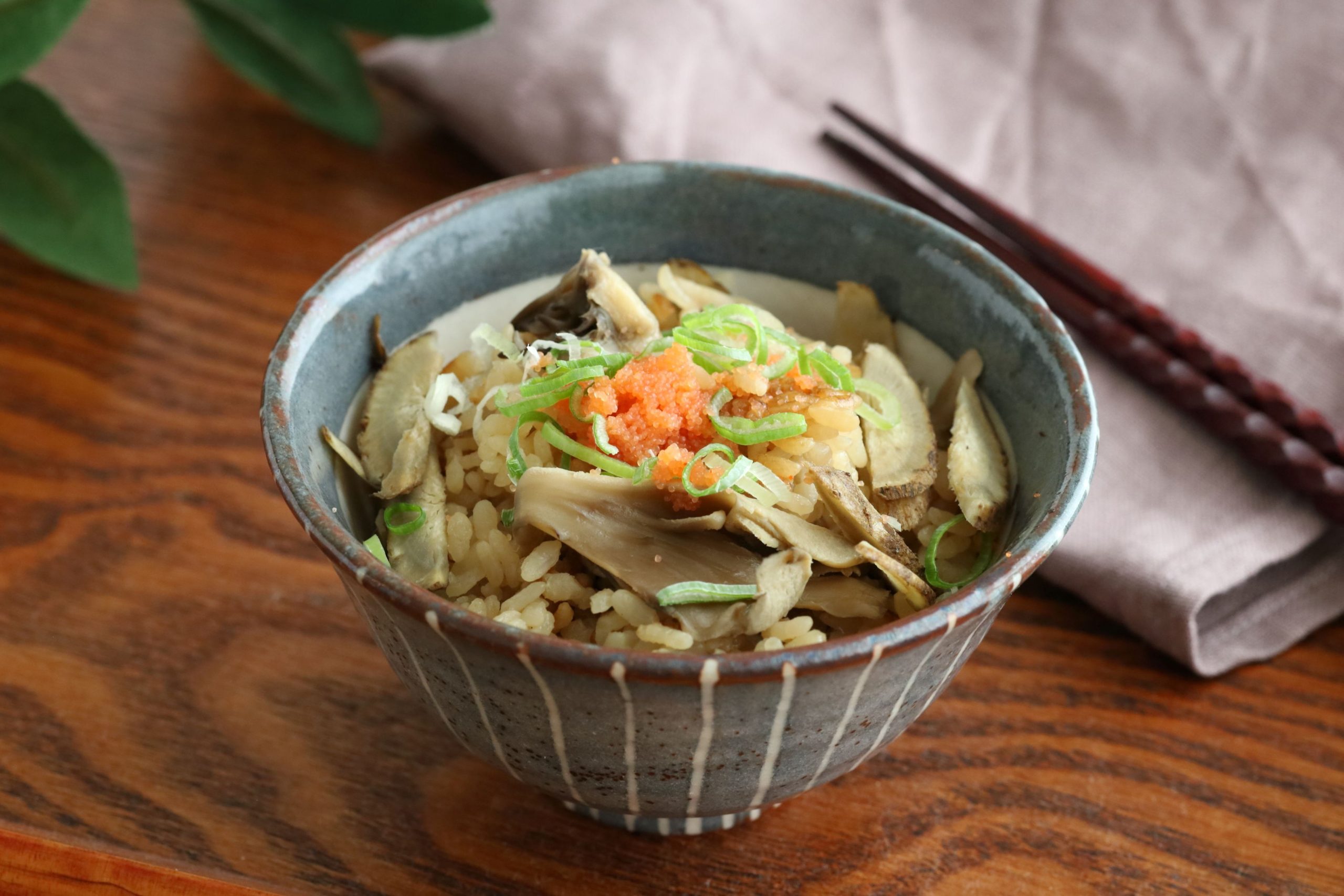 簡単!腸活炊き込みご飯♪「ごぼうと舞茸の明太子ごはん」