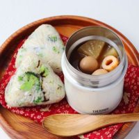 手軽にお月見気分♪「ミニおでん」「ブロッコリーとしらすのおにぎり」2品弁当