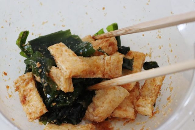 揚げとわかめのごま醤油
