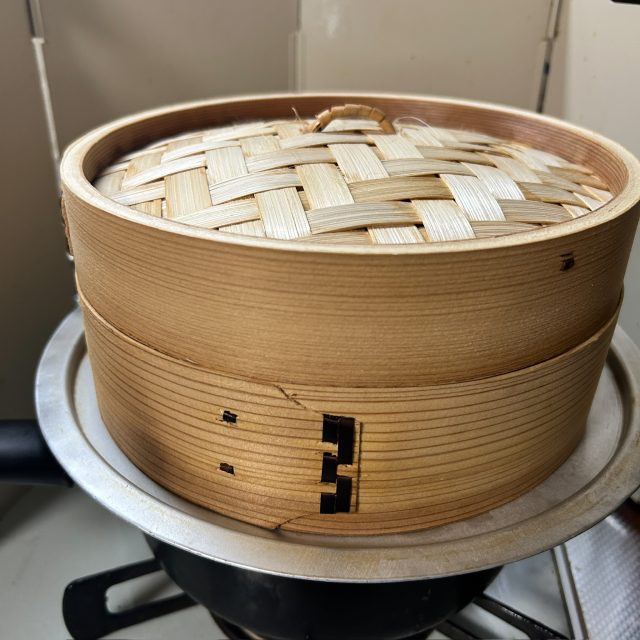 せいろでりんごを蒸す