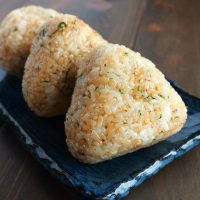 大葉が余ったらこれ！香り豊かな「大葉とごまのおにぎり」の作り方