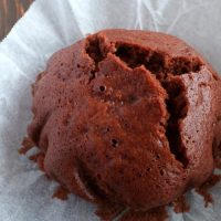 混ぜて蒸すだけ！しっとりふわふわ「チョコ蒸しパン」の作り方