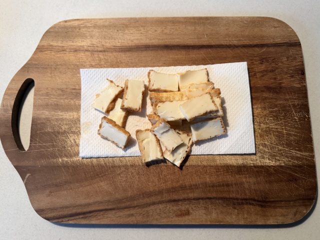 厚揚げを薄く切る