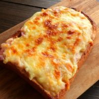 とろ～り絶品！食パンで簡単「チーズトースト」レシピ3選