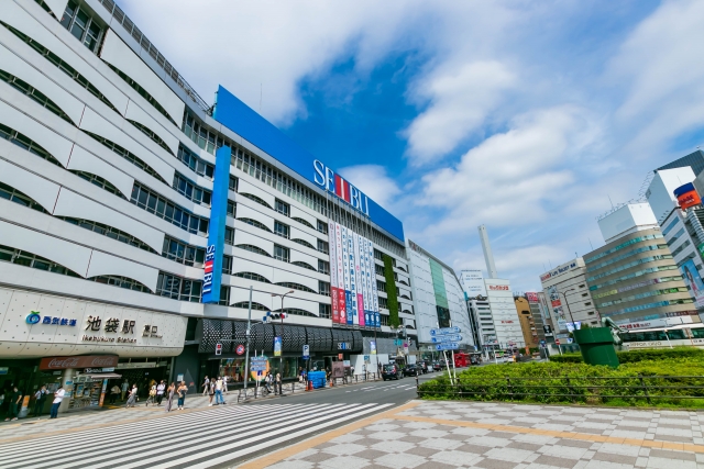 池袋駅前の街並み