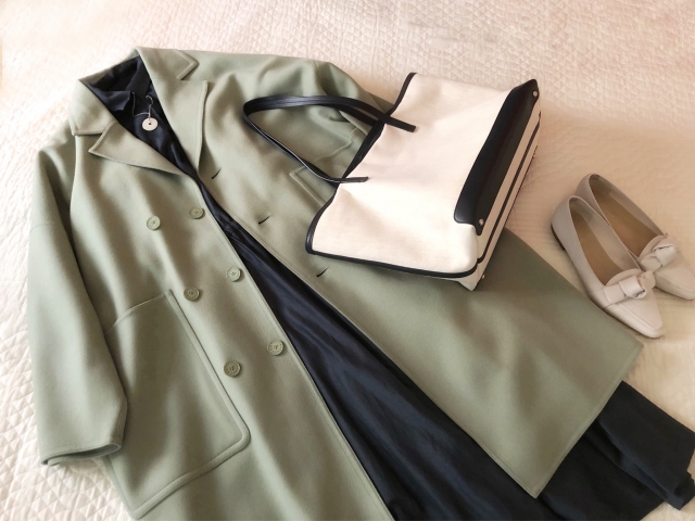 服とバッグ