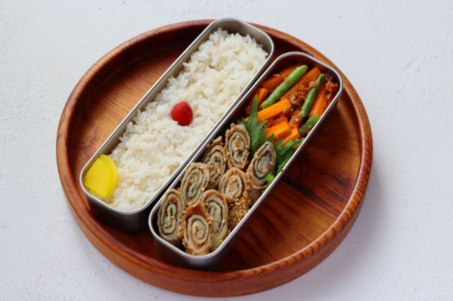 「豚の大葉みそ巻き」「野菜のおかか和え」