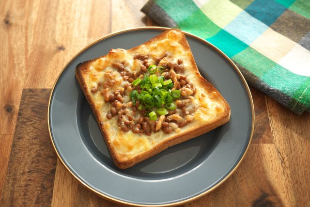 やみつき納豆マヨトースト
