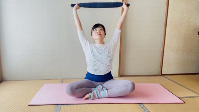 「二の腕・肩まわり」をほぐすピラティス