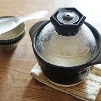 炊き上がりが音で分かる！鍋炊き初心者にも使いやすい「HARIO フタがガラスのご飯釜」
