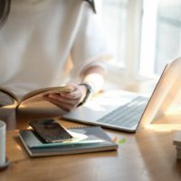 大人になってから何を学ぶ？朝時間を活用する3人の「学び直し」