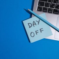 【be動詞×予定】英語「It is our day off」の意味って？