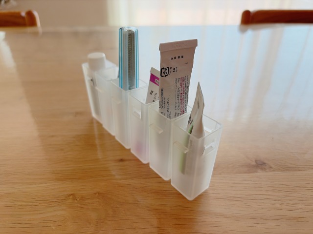連結できる軟膏スタンドを使用した収納
