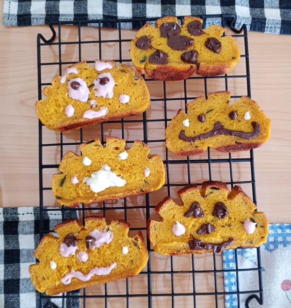 顔つきのパン
