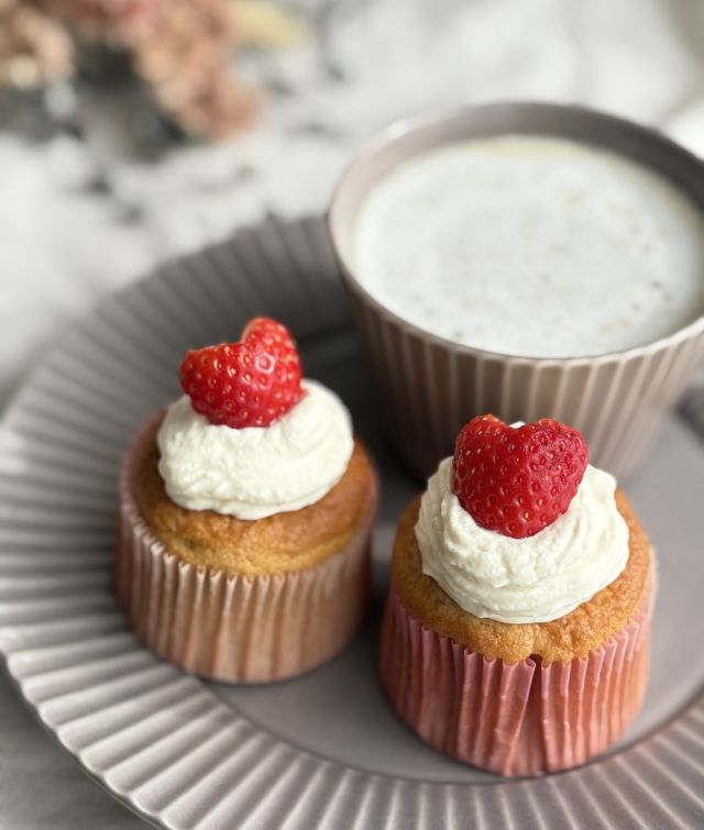 いちごのカップケーキ