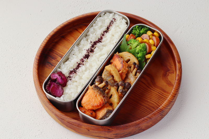秋に食べたい！ご飯がすすむ「鮭とれんこんの味噌だれ焼き」「ブロッコリーコーンバター」2品弁当