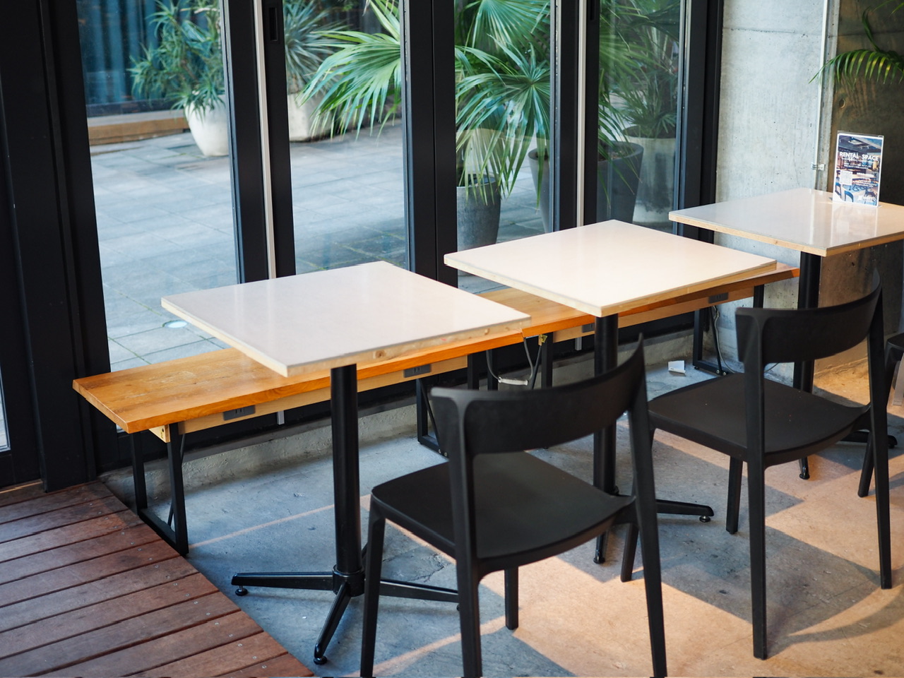 HATTO COFFEEのテーブル席