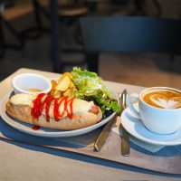 【明治神宮前】朝9時オープン！お得なドリンクセットも魅力「HATTO COFFEE」の絶品ホットドッグ