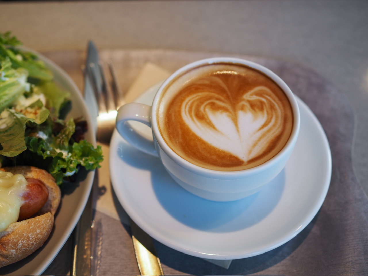 HATTO COFFEEのホットカフェラテ