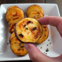 レンジで時短！ほくほく甘じょっぱい「塩バターさつまいも」の作り方