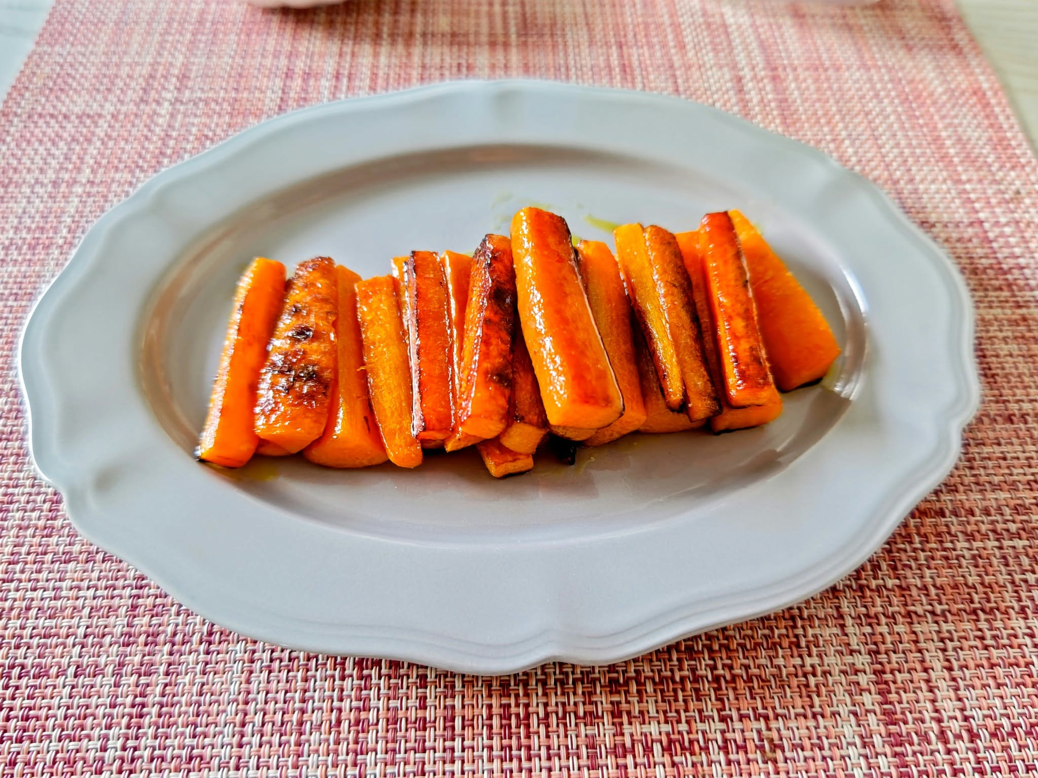 レンジ加熱も下茹でも不要!焼くだけで驚きのおいしさ「グリルにんじん」
