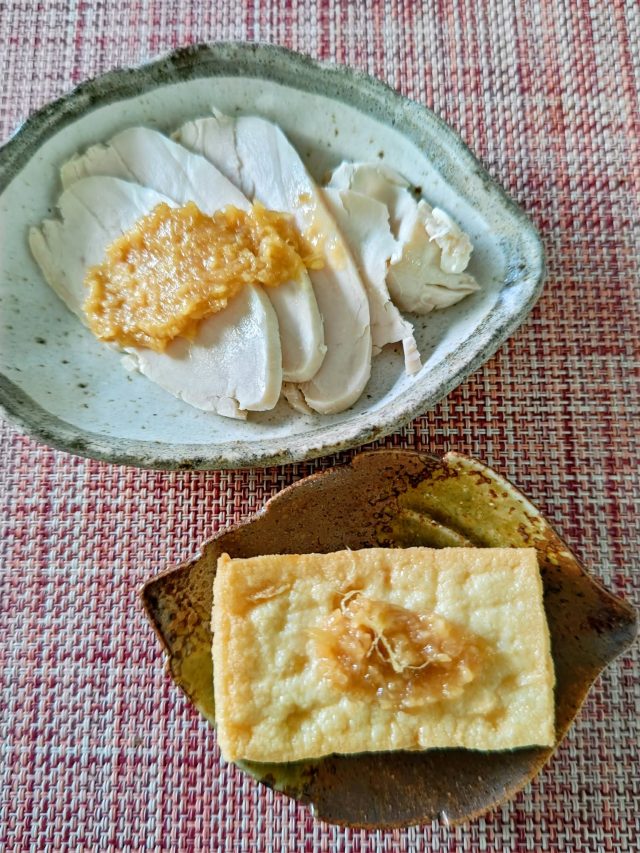 生姜味噌を添えた厚揚げと鶏ハム