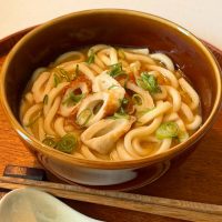 材料費80円！レンジ5分で簡単「ちくわの味噌煮込みうどん風」